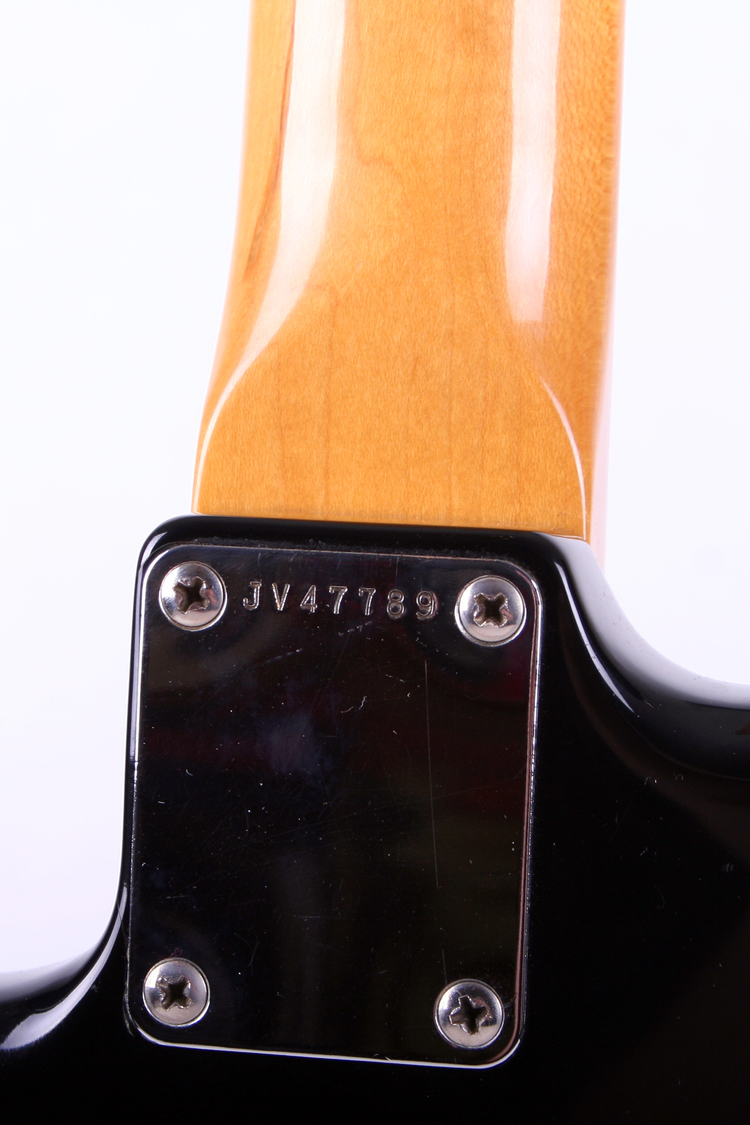 squier-jv_83_neckplate.jpg